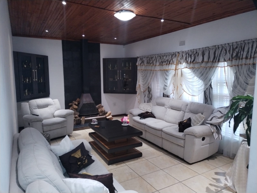 4 Bedroom Property for Sale in Sunbird Park Western Cape